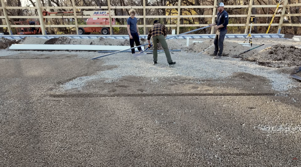 Preparing the gravel layer in preparation of Heat Sheet Heavy panel installation